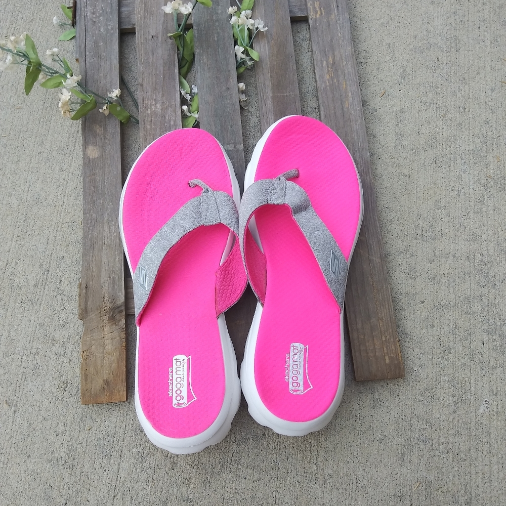 SKECHERS GoGaMat Pink Slippers